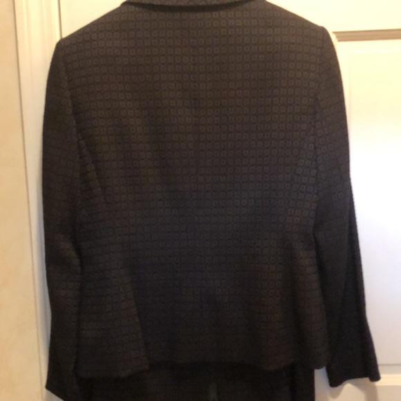 Tahari by Arthur Levine petite skirt suit, size 8P - Picture 9 of 11